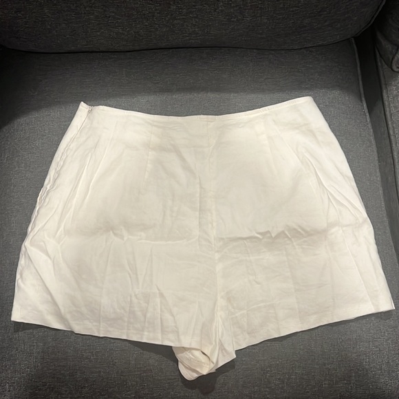 Leigth white linen shorts - Picture 2 of 3